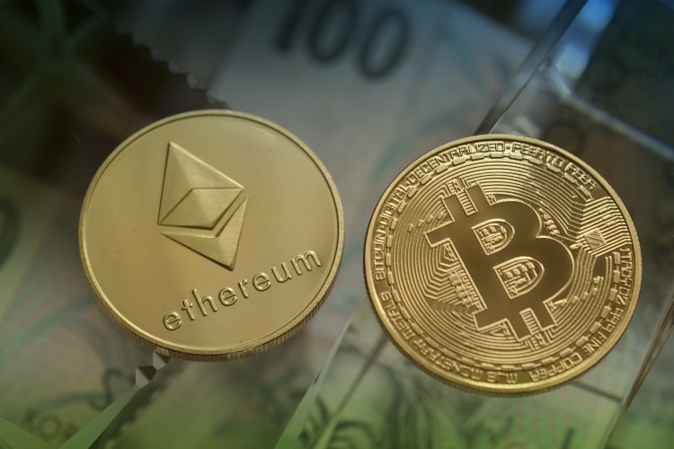 Bitcoin e Ether performaram melhor em 2023 que ativos como ações e ouro