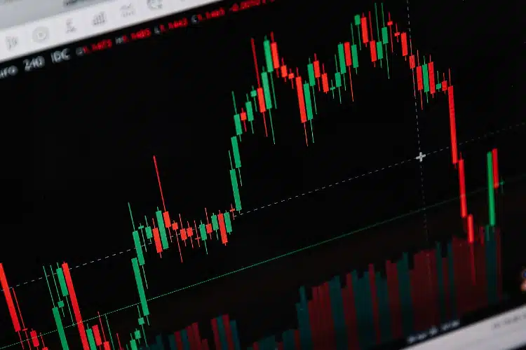 Taxa de juros dos EUA se mantém estável, mas mercados apresentam queda